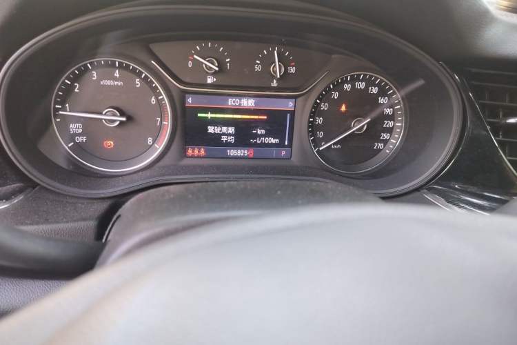 Used Buick Regal 2022 552T Smart Edition Odometer Close Up