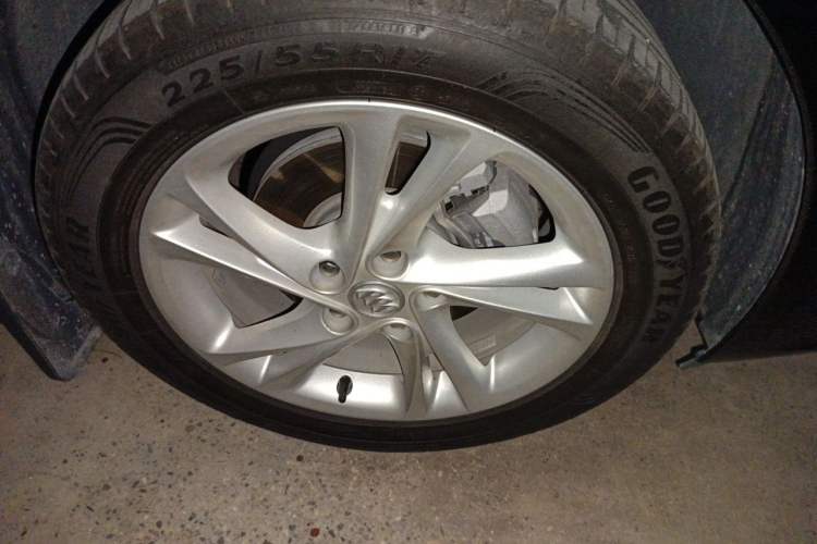 Used Buick Regal 2022 552T Smart Edition Right Front Wheel Hub