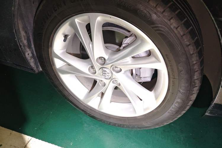 Used Buick Regal 2022 552T Smart Edition Right Front Wheel Hub
