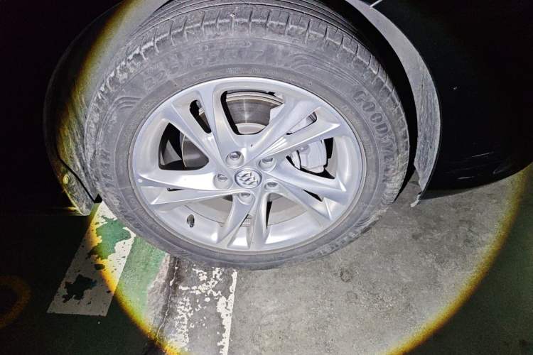 Used Buick Regal 2022 552T Smart Edition Right Front Wheel Hub