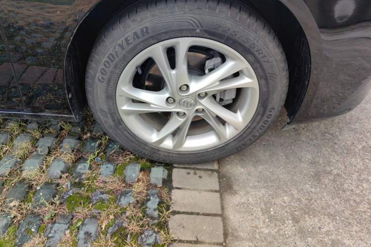 Used Buick Regal 2022 552T Smart Edition Right Front Wheel Hub