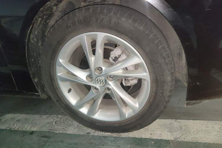 Used Buick Regal 2022 552T Smart Edition Right Front Wheel Hub