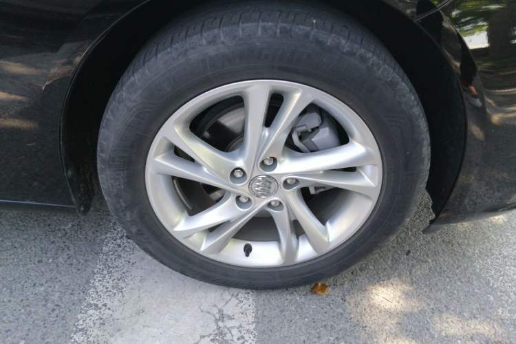 Used Buick Regal 2022 552T Smart Edition Right Front Wheel Hub