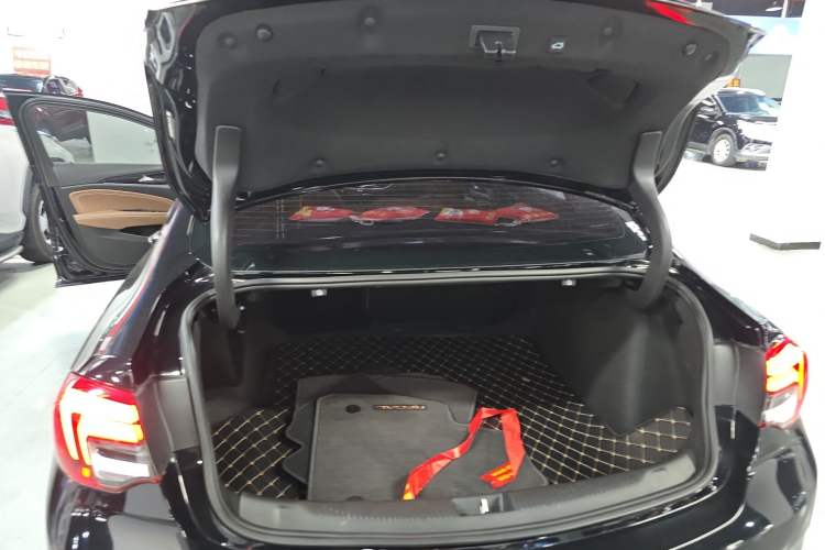 Used Buick Regal 2022 552T Smart Edition Trunk