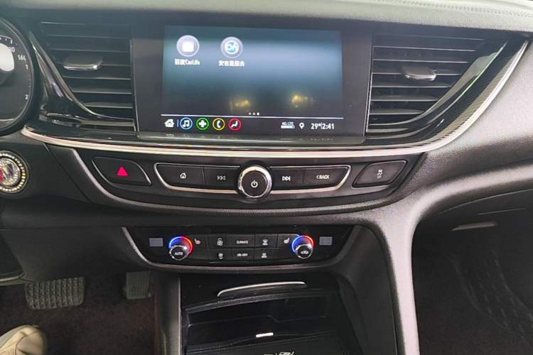 Used Buick Regal 2022 552T Smart Edition Audio And AC Panel