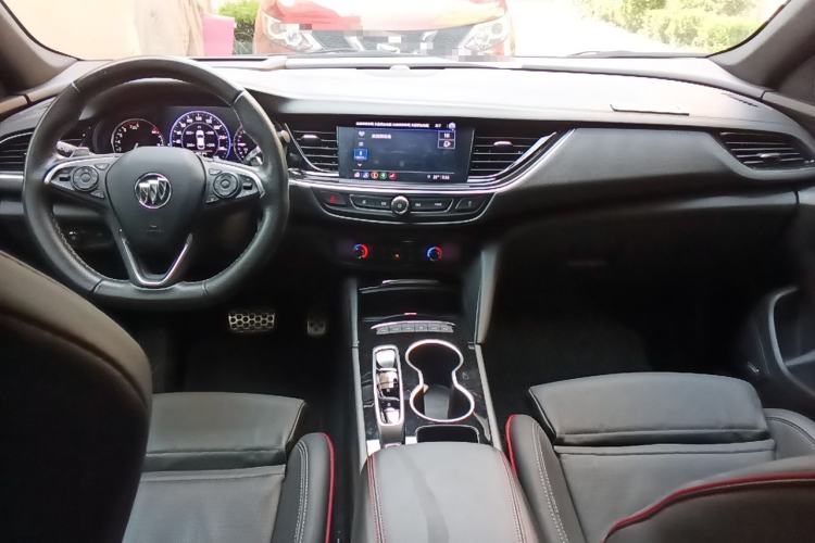 Used Buick Regal 2022 GS Prestige Model Center Console