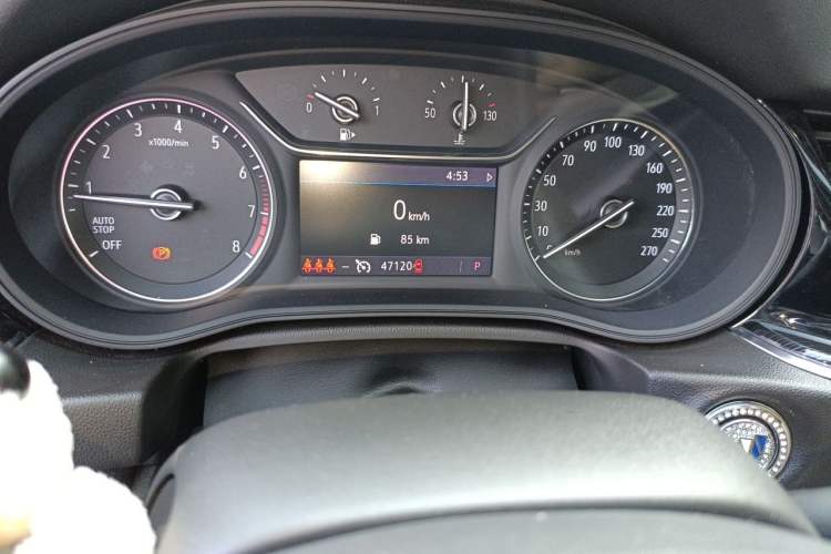 Used Buick Regal 2022 552T Smart Edition Odometer Close Up