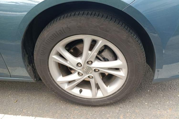Used Buick Regal 2022 552T Smart Edition Right Front Wheel Hub