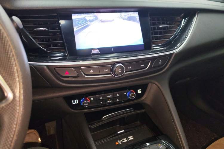 Used Buick Regal 2022 552T Smart Edition Audio And AC Panel