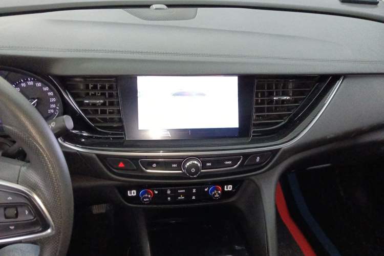 Used Buick Regal 2022 552T Smart Edition Audio And AC Panel