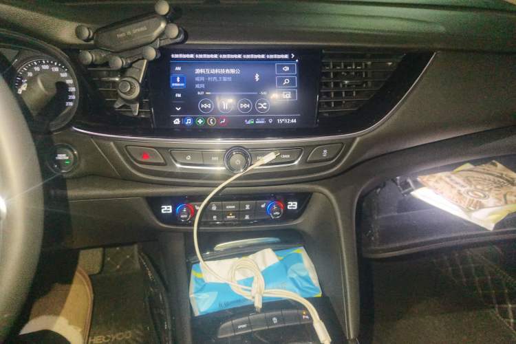 Used Buick Regal 2022 552T Smart Edition Audio And AC Panel