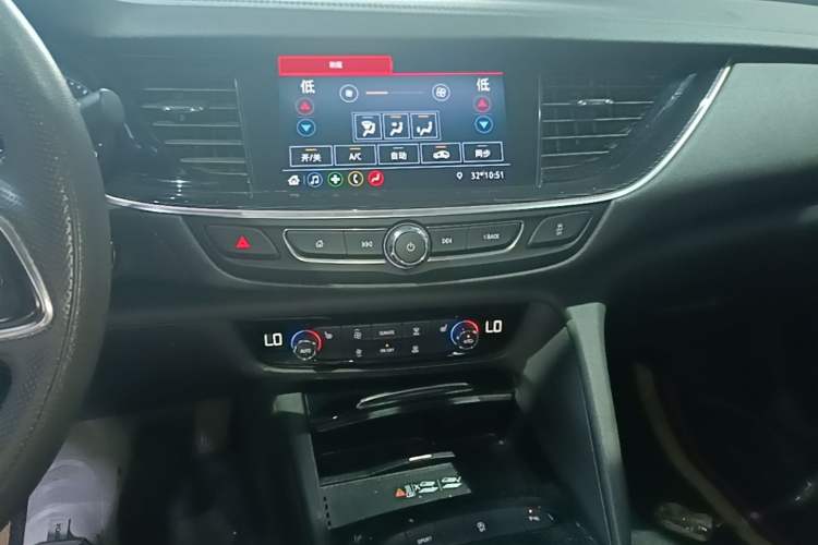 Used Buick Regal 2022 552T Smart Edition Audio And AC Panel