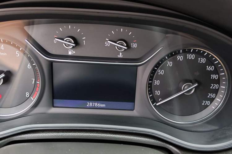Used Buick Regal 2022 552T Smart Edition Odometer Close Up