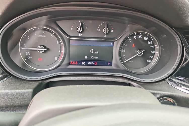 Used Buick Regal 2022 552T Smart Edition Odometer Close Up