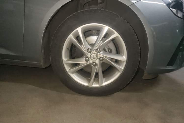 Used Buick Regal 2022 552T Smart Edition Right Front Wheel Hub