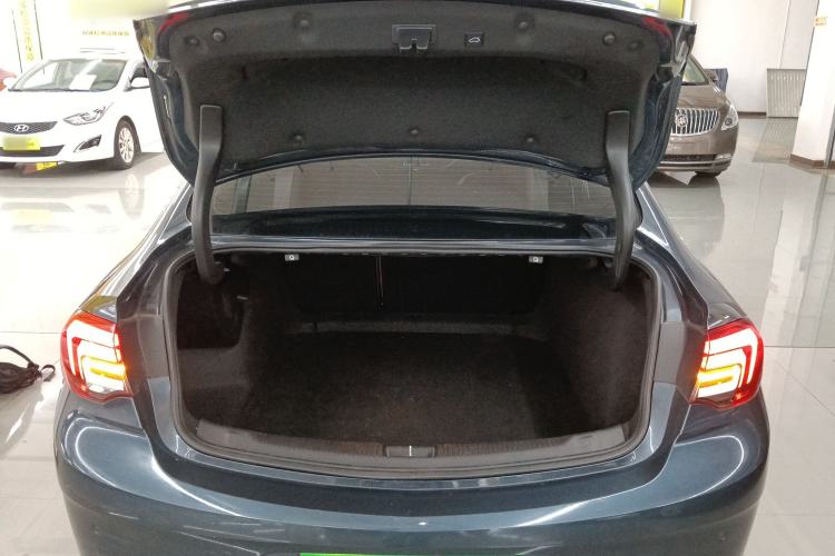 Used Buick Regal 2022 552T Smart Edition Trunk