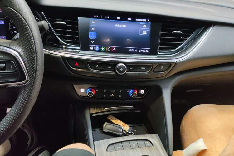 Used Buick Regal 2022 552T Smart Edition Audio And AC Panel