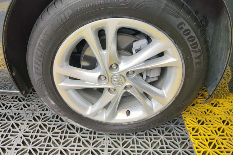 Used Buick Regal 2022 552T Smart Edition Right Front Wheel Hub