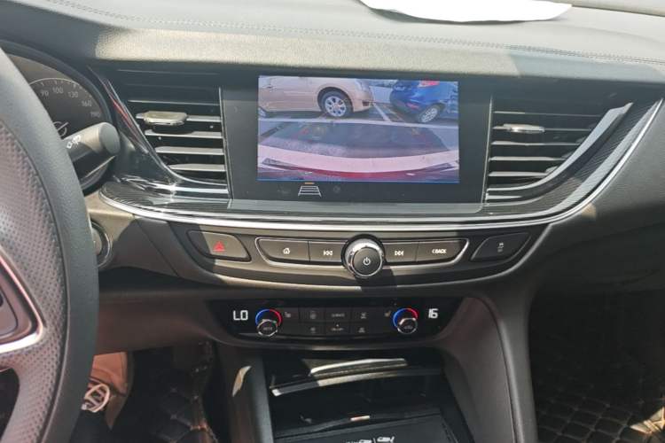 Used Buick Regal 2022 552T Smart Edition Audio And AC Panel