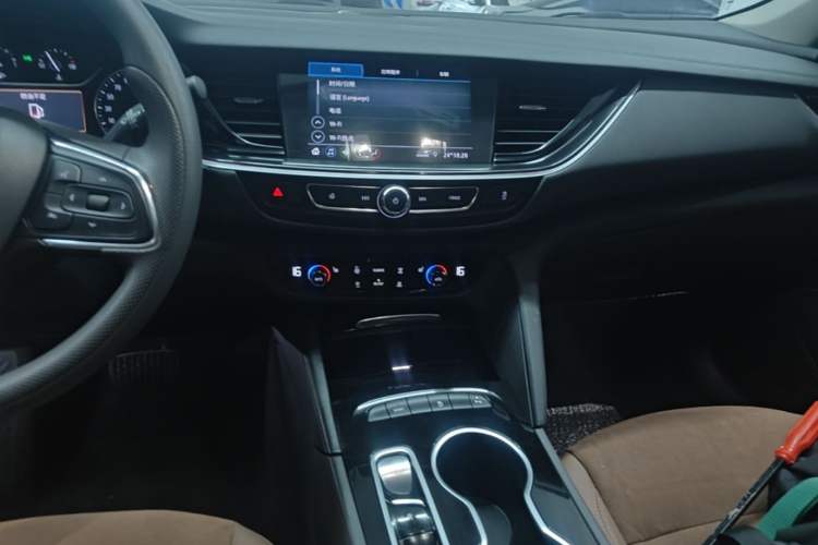 Used Buick Regal 2022 552T Smart Edition Audio And AC Panel