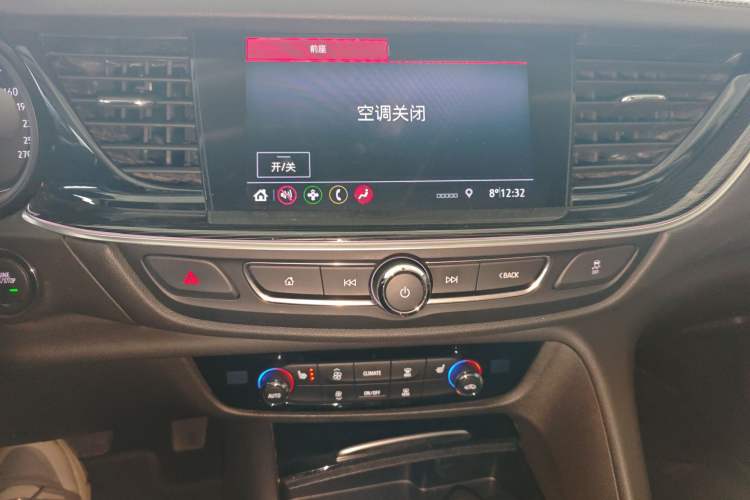 Used Buick Regal 2022 552T Smart Edition Audio And AC Panel
