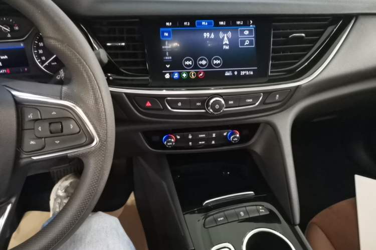 Used Buick Regal 2022 552T Smart Edition Audio And AC Panel