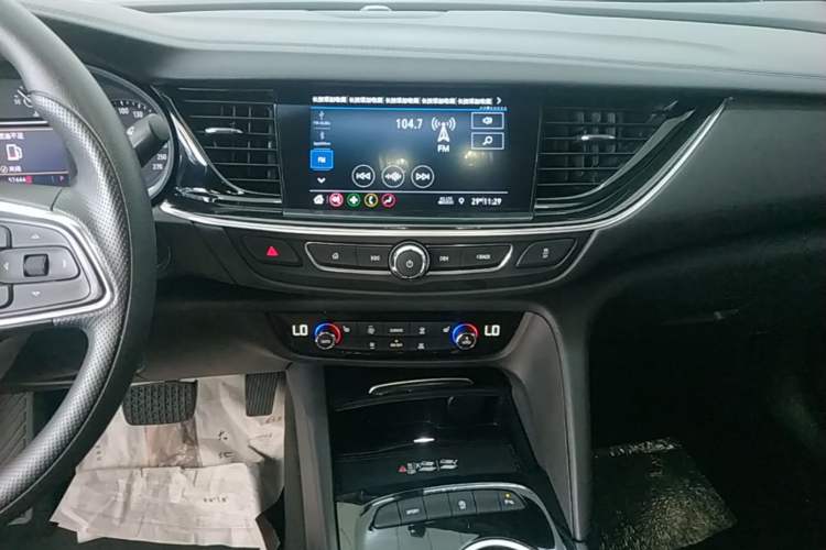 Used Buick Regal 2022 552T Smart Edition Audio And AC Panel
