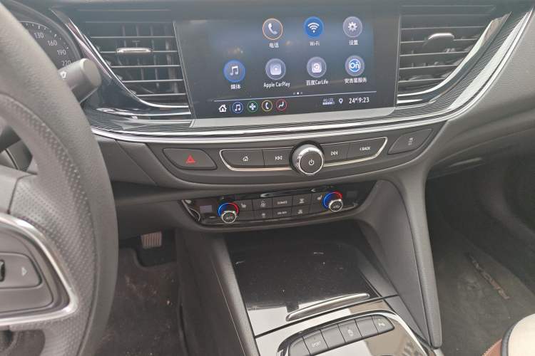 Used Buick Regal 2022 552T Smart Edition Audio And AC Panel
