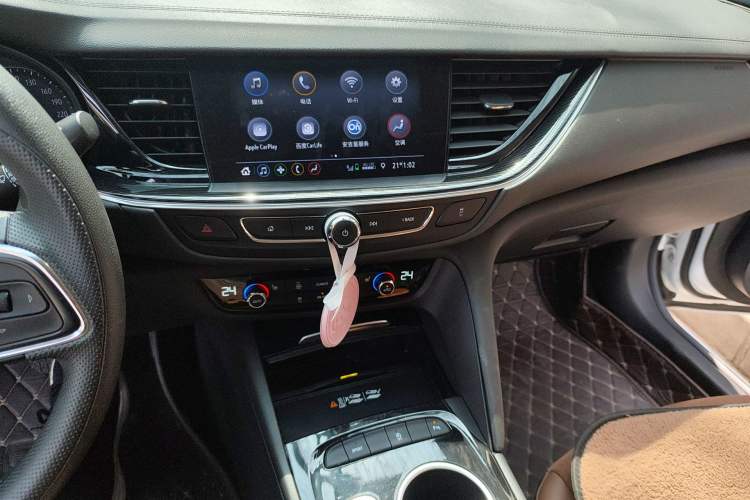 Used Buick Regal 2022 552T Smart Edition Audio And AC Panel