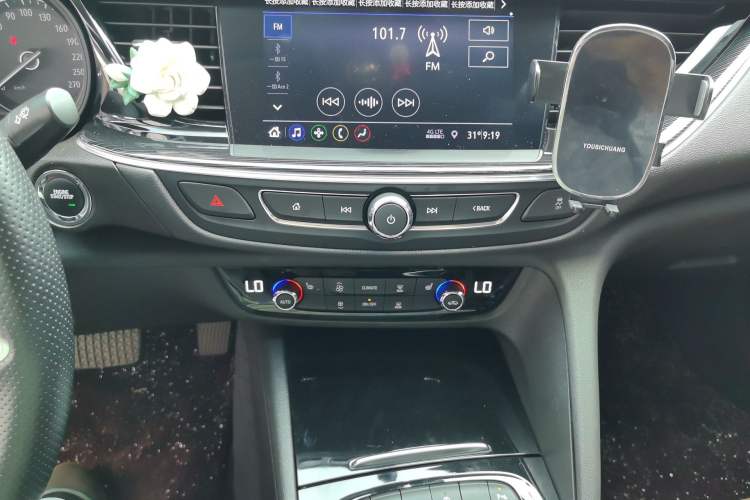 Used Buick Regal 2022 552T Smart Edition Audio And AC Panel
