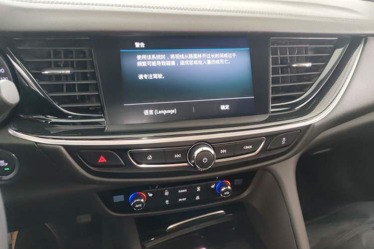 Used Buick Regal 2022 552T Smart Edition Audio And AC Panel