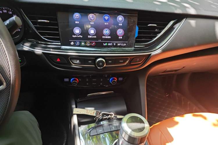 Used Buick Regal 2022 552T Smart Edition Audio And AC Panel