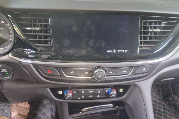 Used Buick Regal 2022 552T Smart Edition Audio And AC Panel