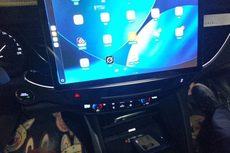 Used Buick Regal 2022 552T Smart Edition Audio And AC Panel