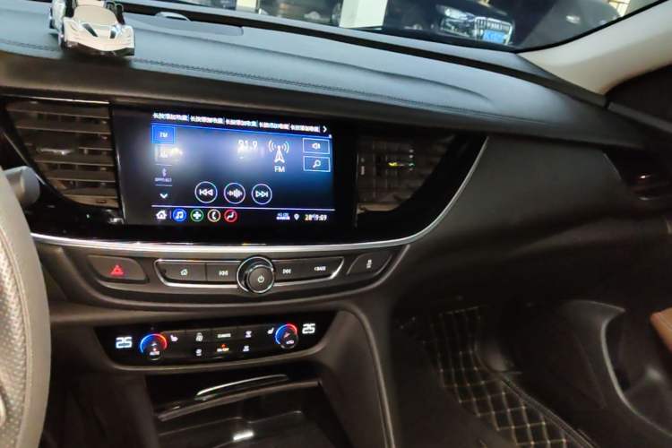 Used Buick Regal 2022 552T Smart Edition Audio And AC Panel