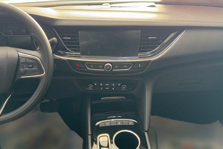 Used Buick Regal 2022 552T Smart Edition Audio And AC Panel