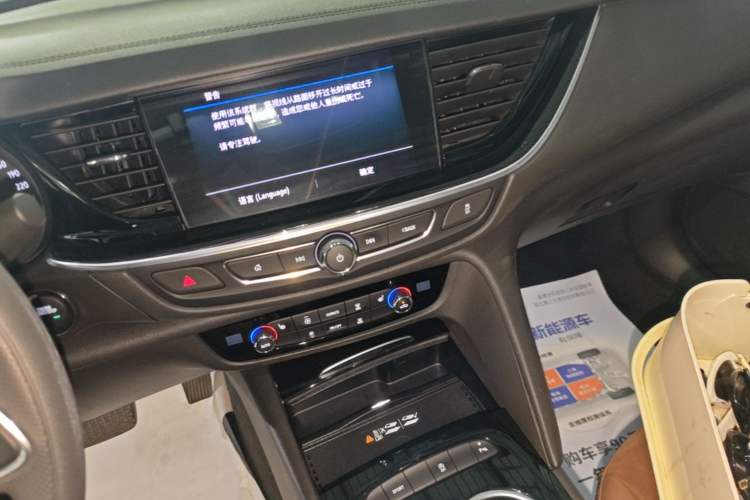 Used Buick Regal 2022 552T Smart Edition Audio And AC Panel