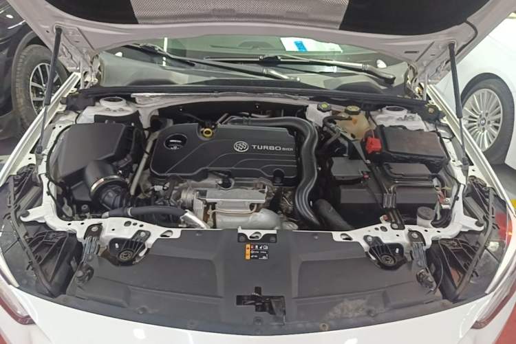Used Buick Regal 2022 552T Smart Edition Engine Bay