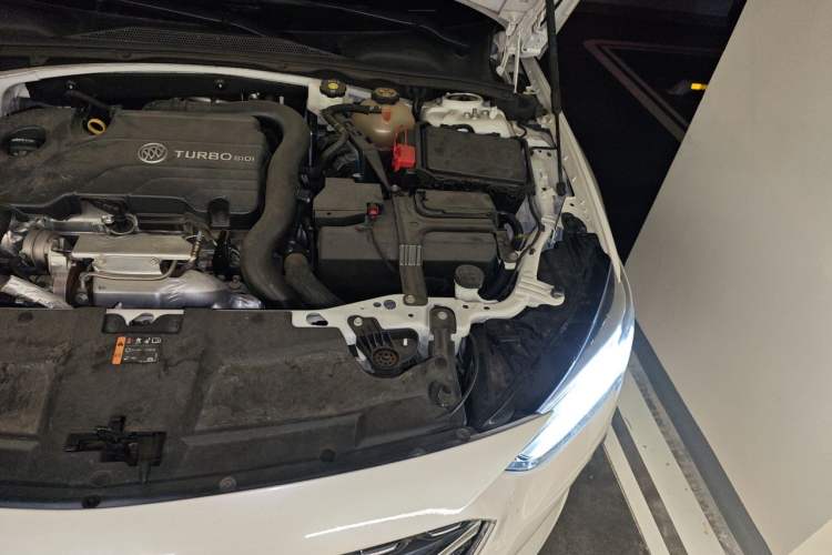 Used Buick Regal 2022 552T Smart Edition Engine Bay Left