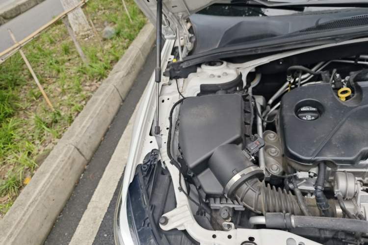 Used Buick Regal 2022 552T Smart Edition Engine Bay Right