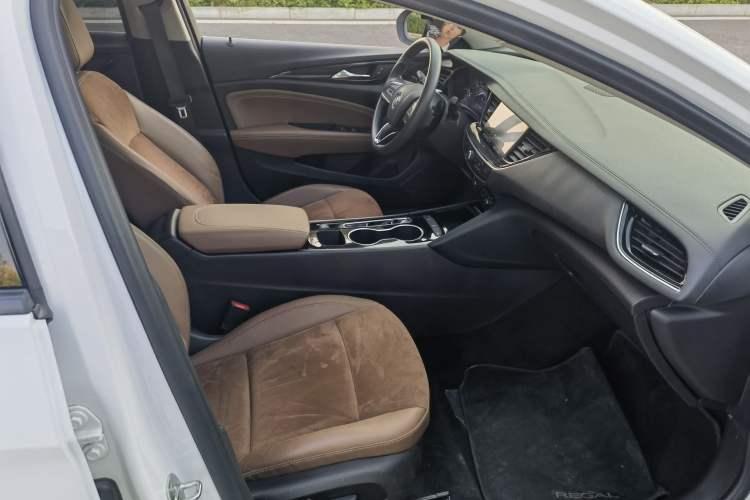 Used Buick Regal 2022 552T Smart Edition Interior 2