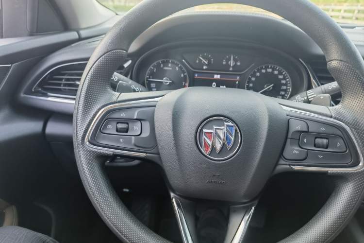 Used Buick Regal 2022 552T Smart Edition Interior 9