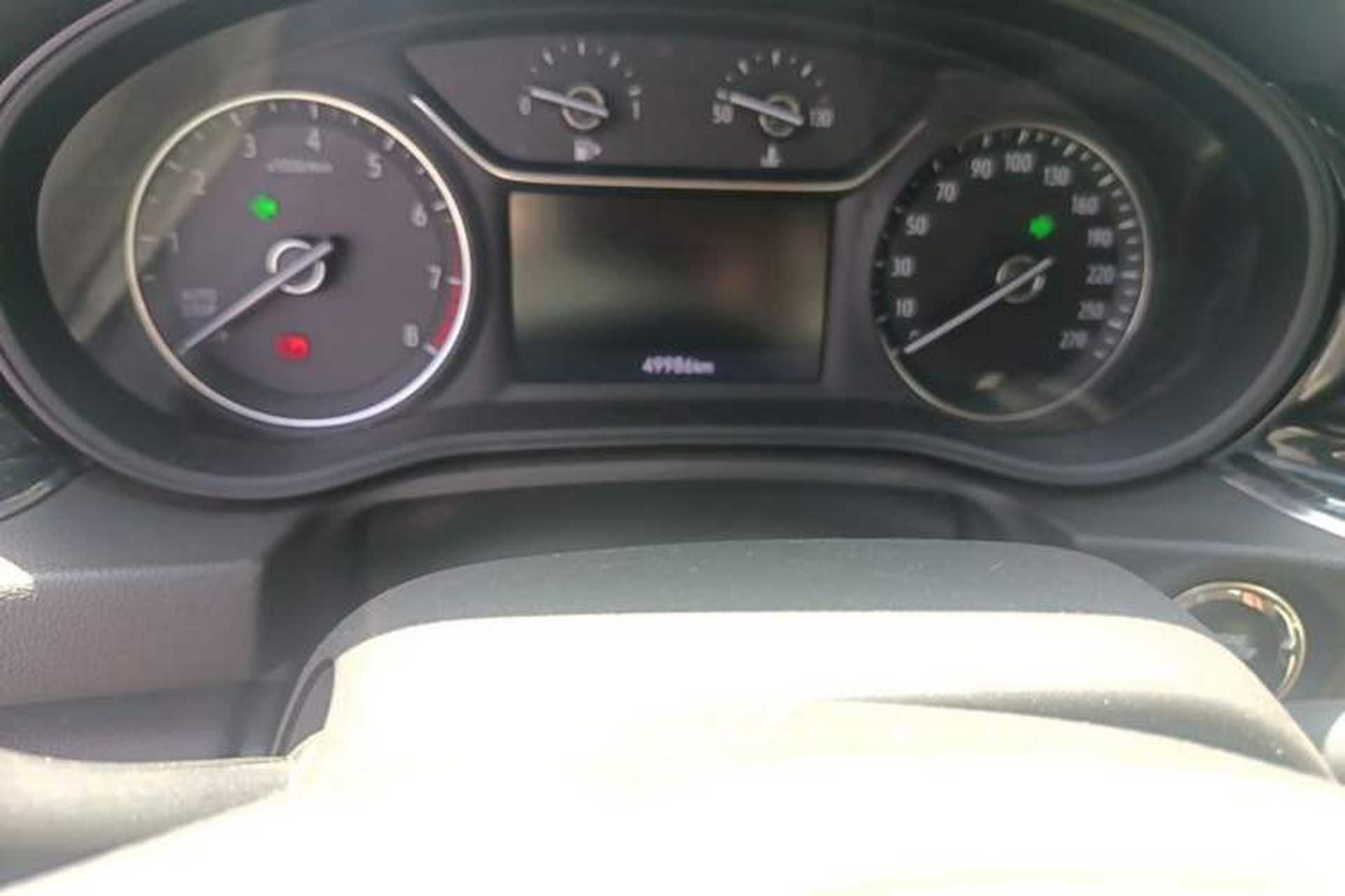 Used Buick Regal 2022 552T Smart Edition Odometer Close Up