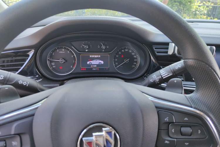 Used Buick Regal 2022 552T Smart Edition Odometer Close Up