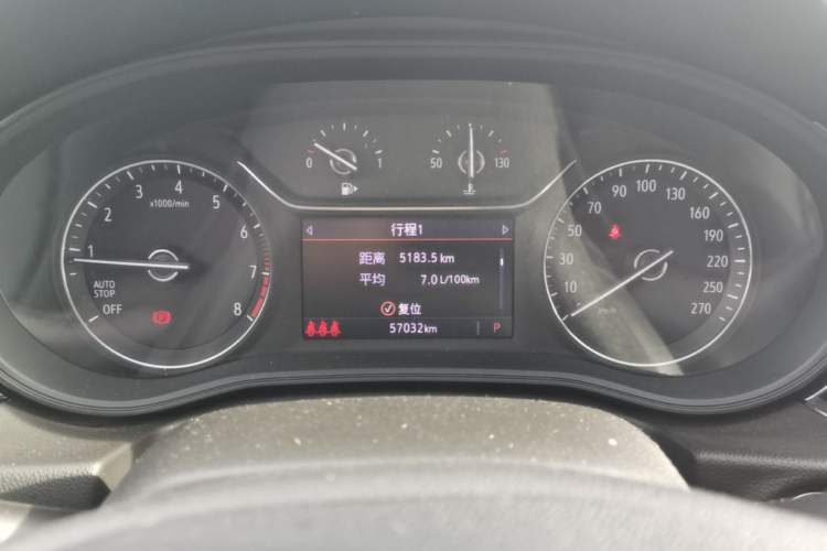 Used Buick Regal 2022 552T Smart Edition Odometer Close Up