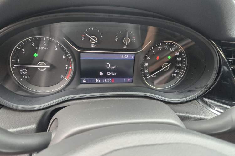 Used Buick Regal 2022 552T Smart Edition Odometer Close Up