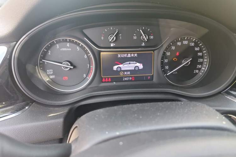 Used Buick Regal 2022 552T Smart Edition Odometer Close Up