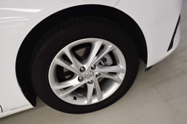 Used Buick Regal 2022 552T Smart Edition Right Front Wheel Hub