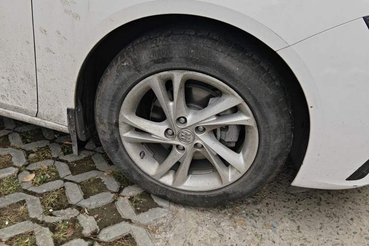 Used Buick Regal 2022 552T Smart Edition Right Front Wheel Hub