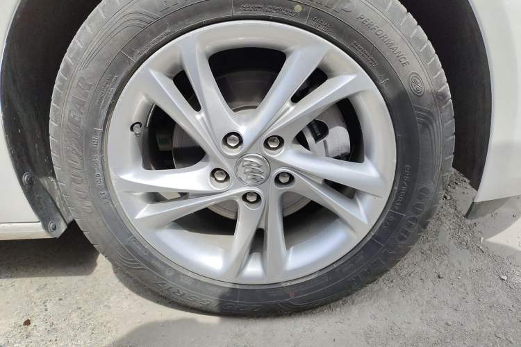 Used Buick Regal 2022 552T Smart Edition Right Front Wheel Hub
